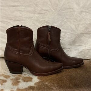 Women’s Tecovas ‘The Daisy’ Leather Booties Size 5